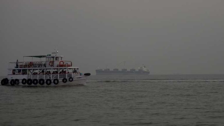 Dertien doden nadat speedboot van Indiase marine tegen ferry botst voor kust Mumbai