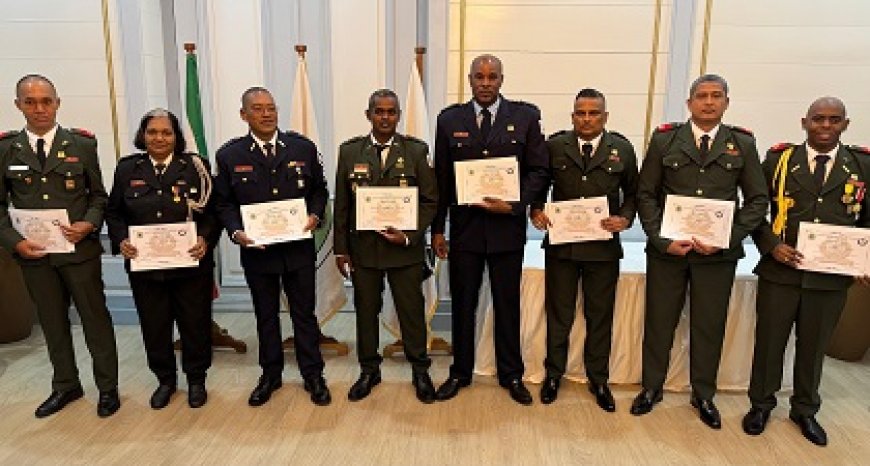 Acht majoors ronden voor het eerst hoogste militaire opleiding in Suriname af