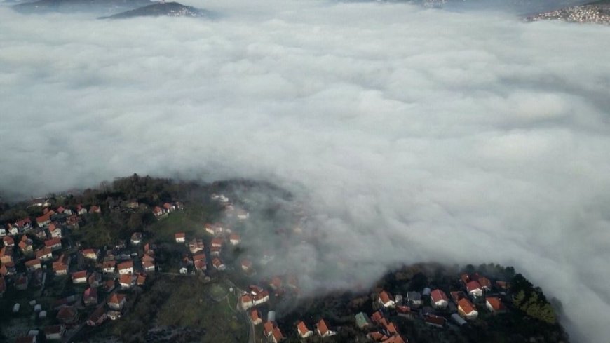 Dikke laag smog boven Bosnische hoofdstad Sarajevo