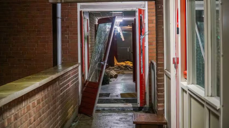 Meerdere woningen ontruimd in Vlaardingen na explosie in portiekflat