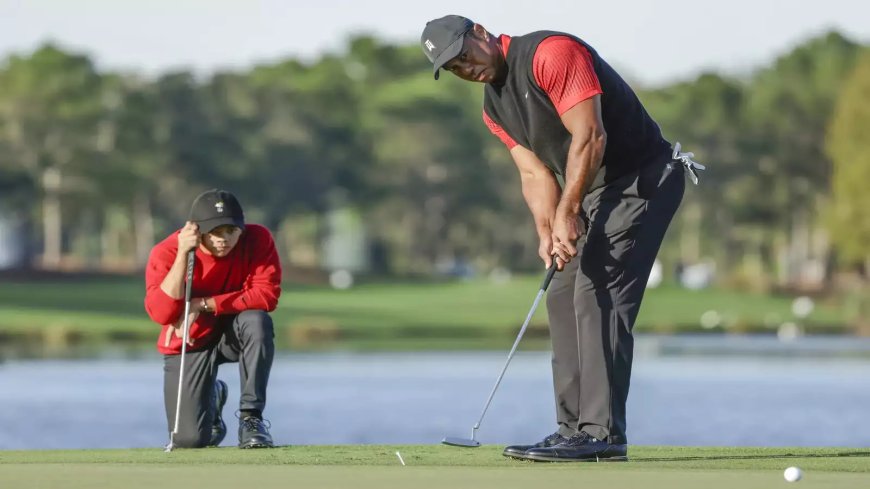 Tiger Woods gaat met zoon aan kop bij eerste golftoernooi sinds juli