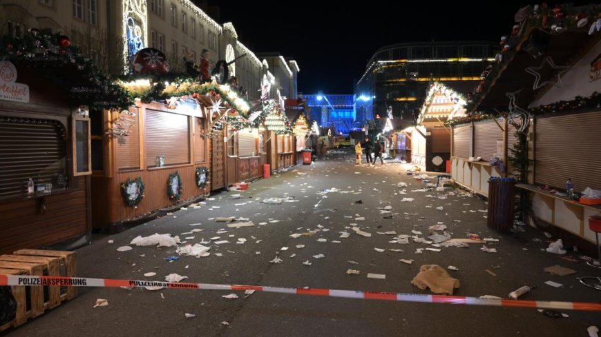 Auto rijdt in op bezoekers Kerstmarkt in Maagdenburg, Duitsland