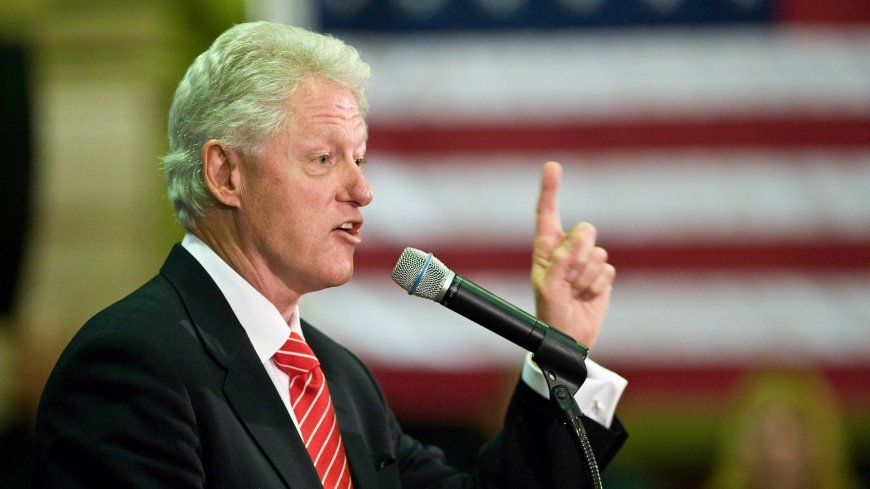 Voormalig president Clinton opgenomen in ziekenhuis