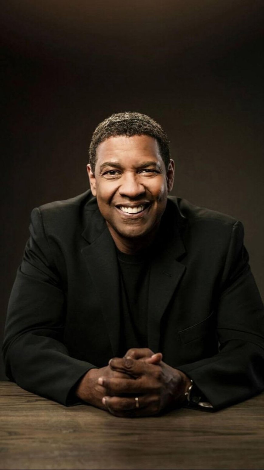 Denzel Washington officieel een man van God, ontvangt doop