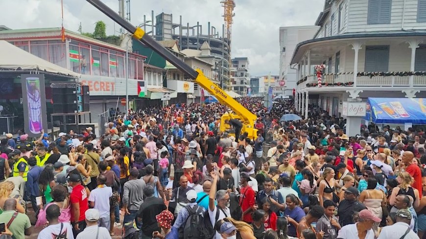 Owru yari-viering was druk bezocht door feestgangers