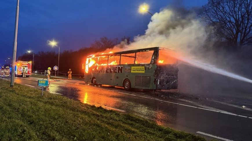 Bus met scholieren in brand gevlogen in Limburg, geen gewonden