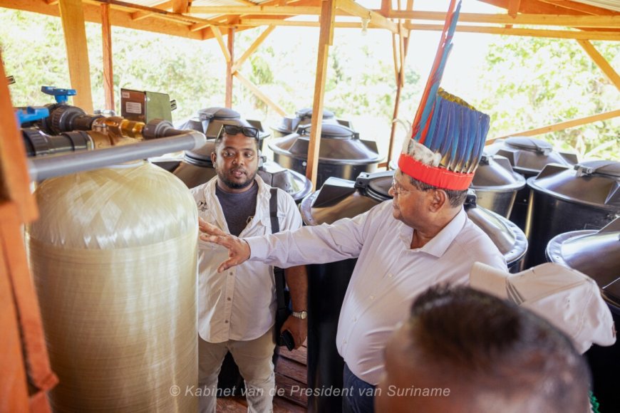 President Santokhi stelt waterinstallatie in gebruik in Pelelu Tepu