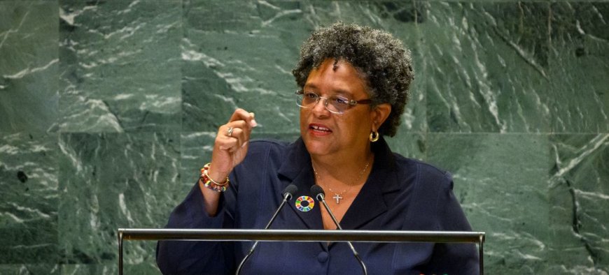 Mia Mottley in Suriname