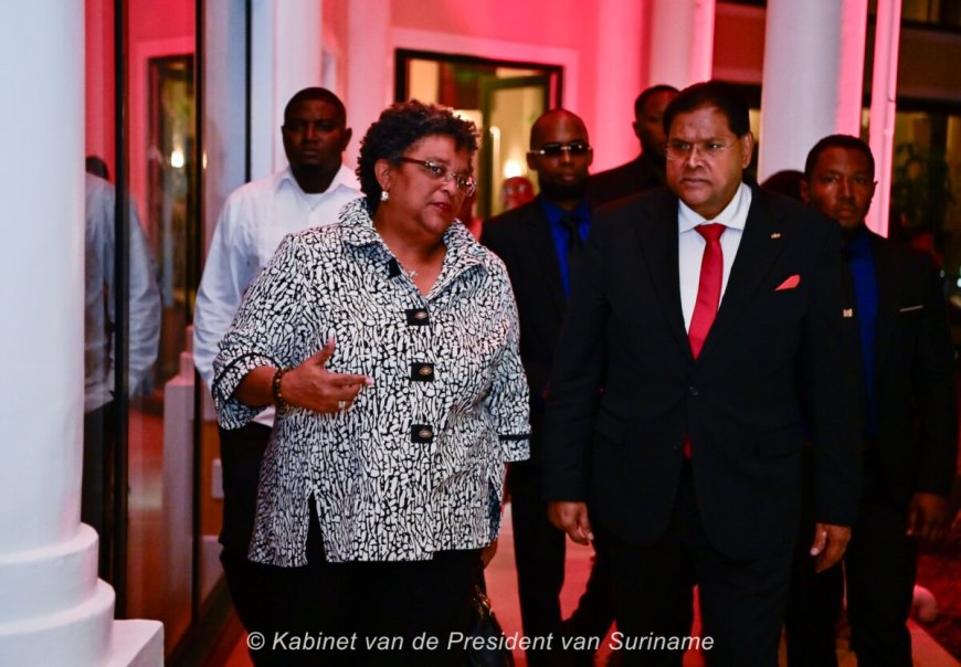 President Santokhi verwelkomt premier Mia Motley van Barbados 