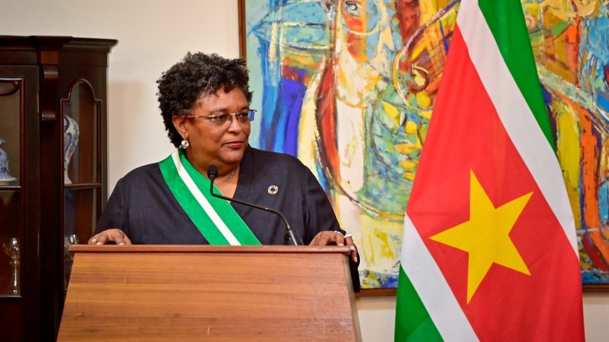 Mottley pleit voor hechtere samenwerking met Suriname