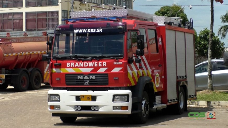 Brand in hoogbouw woning: Bewoonster raakt gewond