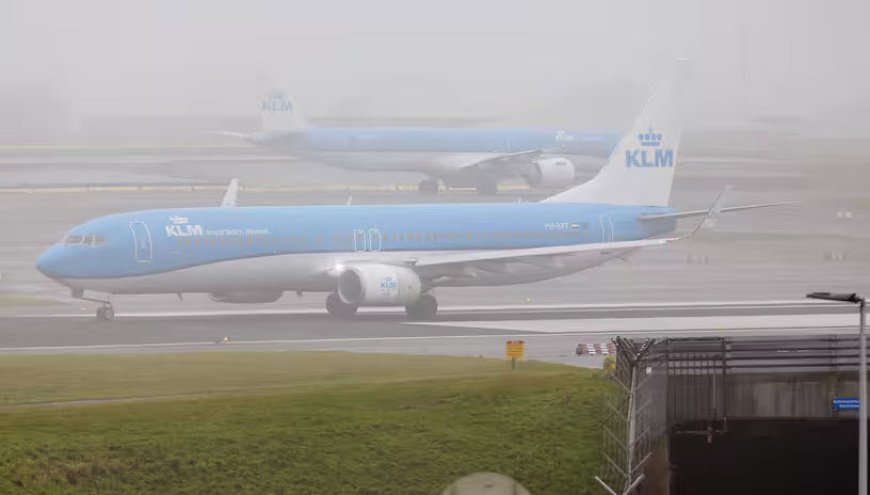 Code geel in noorden vanwege dichte mist, Schiphol blijft vluchten schrappen