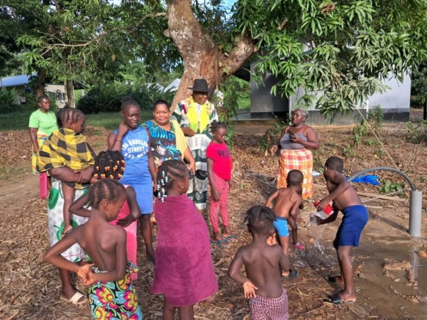 Traditioneel gezag Saamaka pakt schaarste drinkwater op scholen Boven-Suriname aan