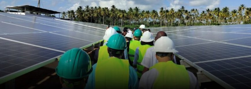 Guyana neemt waterzuiveringsinstallatie op zonne-energie in gebruik in Port Mourant