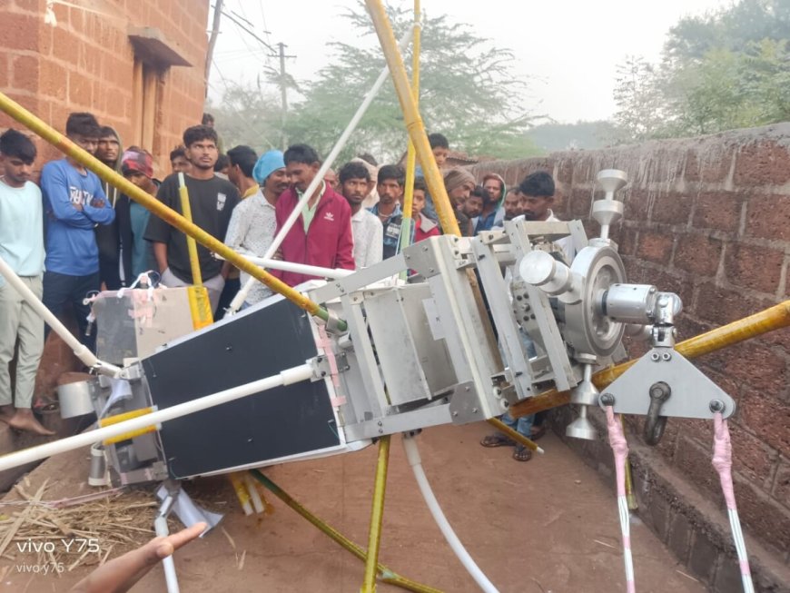 Paniek in dorp in Karnataka, India: gigantische onderzoeksballon valt op huis 