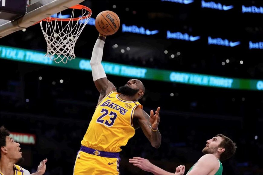 James en Davis leiden Lakers over Celtics