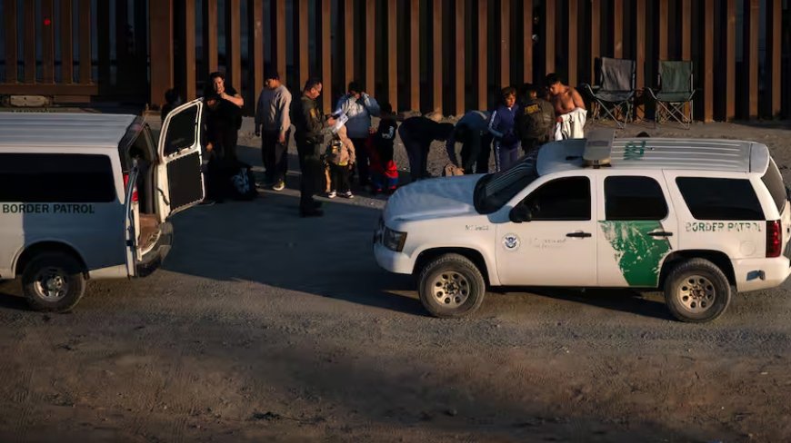 Trump zet eerste ‘criminele illegale migranten’ VS uit: ‘Operatie in volle gang’